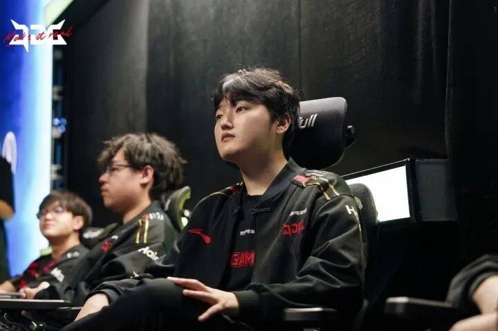 开云平台-包含EDG鏖战NS，Scout拿下关键大龙鏖战多局成都决赛之夜，技惊四座的词条