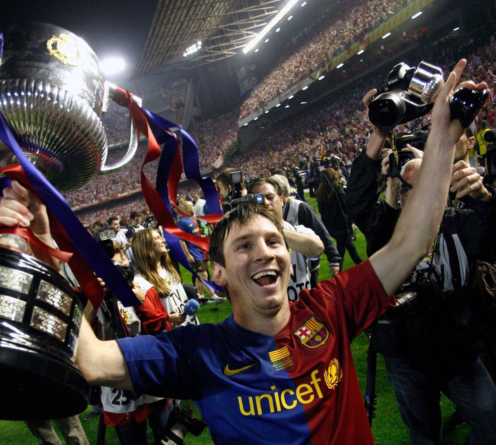 包含巴萨球员集体发挥出色，实现一场大捷的词条