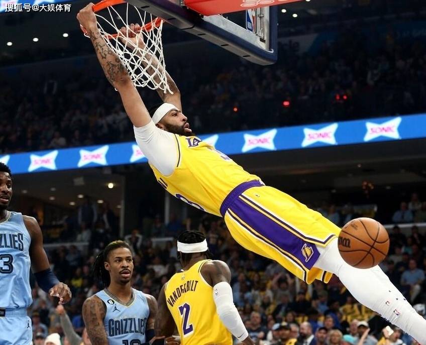 戴维斯大秀单场+！湖人队横扫对手的简单介绍
