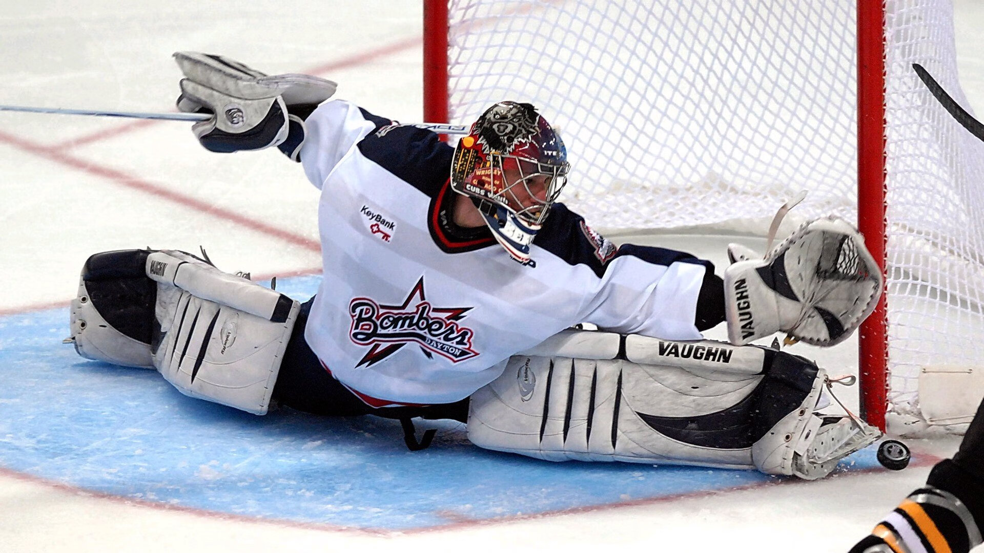 赛道上的孤勇者,塞恩斯扛起全队,红牛二队横扫哈斯车队