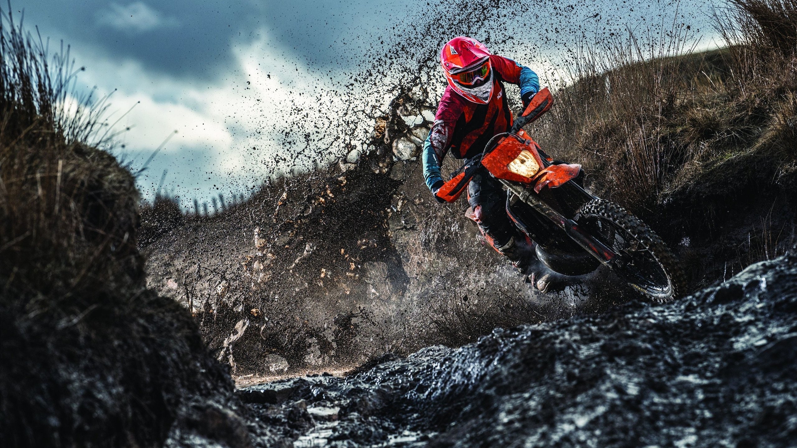 郁金香与斗牛士的世纪鏖战，萨拉赫点燃的绿茵传奇